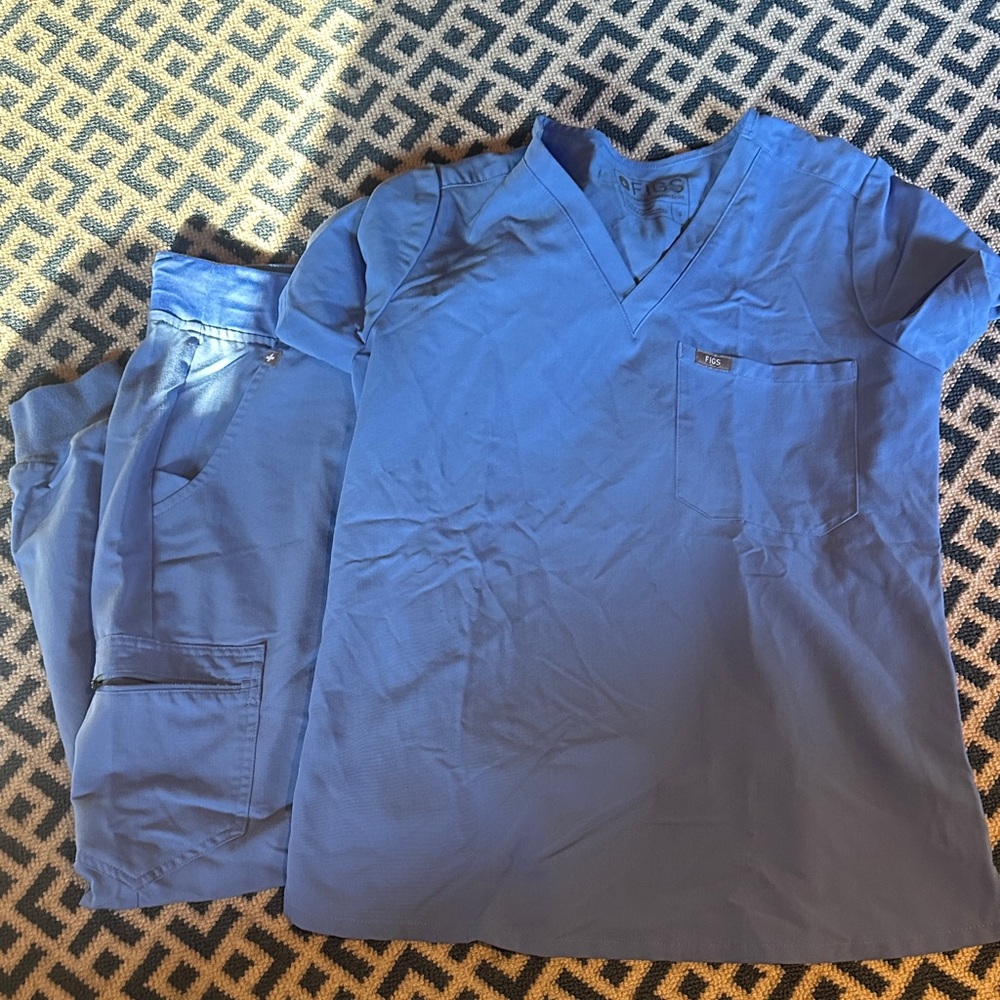 Figs Women's Zamora joggers and Catalina top. Would sell separately